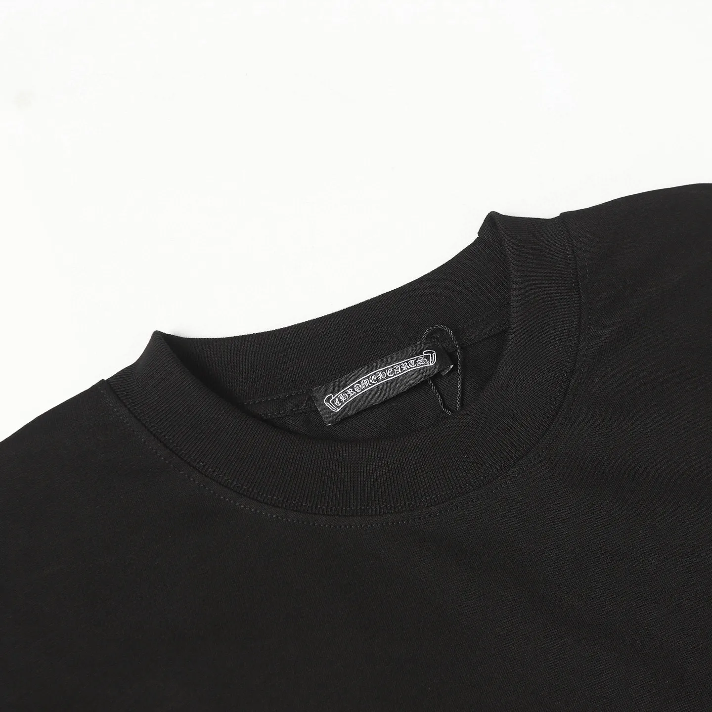 🅿️170 Chrome hearte/Chrome heart ch 25ss early spring new Sanskrit printed short-sleeved T-shirt. A must-have item for daily commuting for men and women in light luxury. The correct version is welcome to compare. Detailed features: ·280 grams of 100% pure cotton double yarn jersey fabric. ·Custom-dyed in the same vat with special thickened 32 counts of double-strand 1x1 thread. ·Double-needle cross-stitch technology. ·Original main mark washed hangtag. Color: black white. Size: XS-L